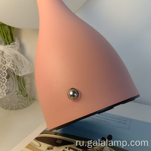 Перезаряжаемая настольная лампа в скандинавском кремовом стиле